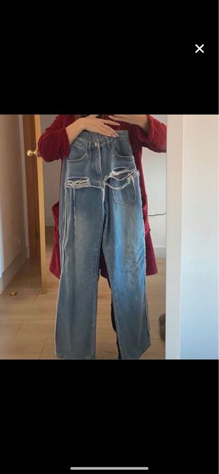 Vaqueros rectos rotos