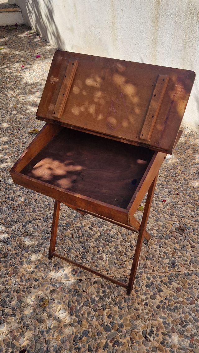 Escritorio infantil antiguo de 1900