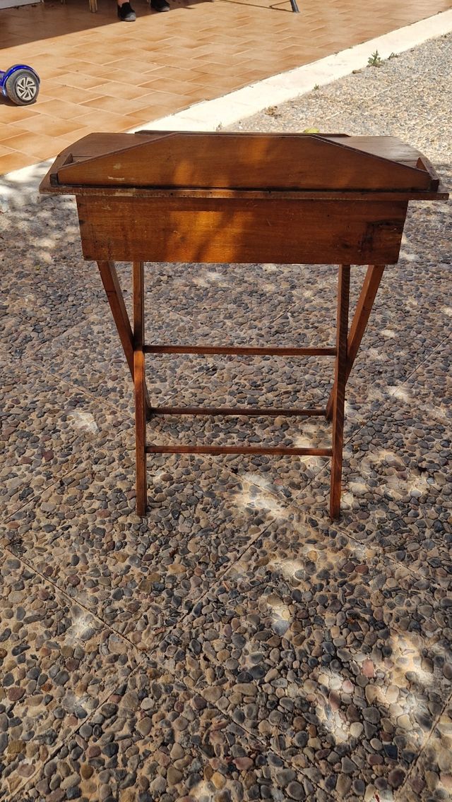 Escritorio infantil antiguo de 1900