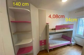 Letti a castello con cabina armadio.