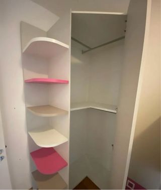 Letti a castello con cabina armadio.