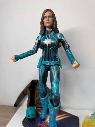 Custom capitana Marvel escala 1/6