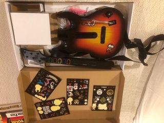 Consola Xbox 360 mas 2 guitarras y juegos