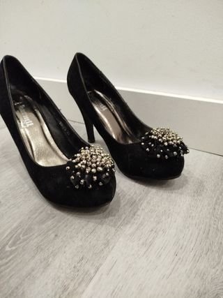 Zapatos tacón negros con pedrería