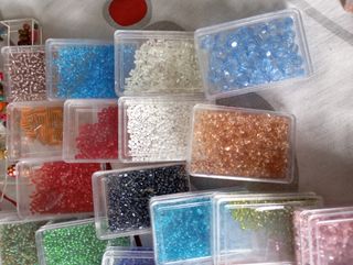 Abalorios de cristal multicolor
