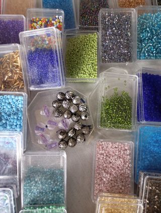 Abalorios de cristal multicolor
