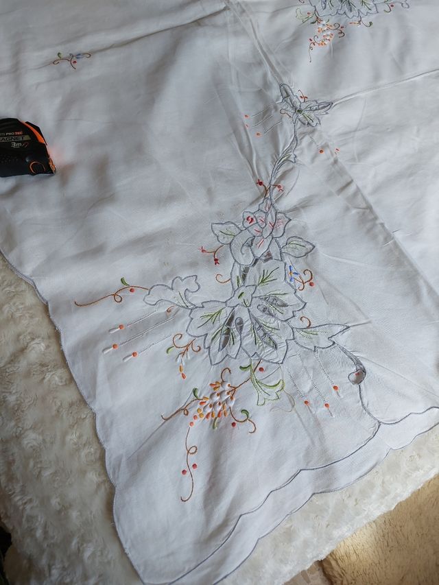 Mantel bordado de lino blanco 10 serviettas