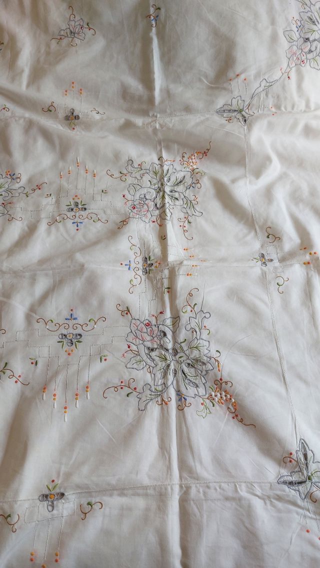 Mantel bordado de lino blanco 10 serviettas