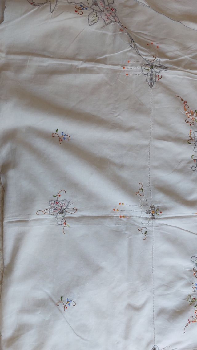 Mantel bordado de lino blanco 10 serviettas