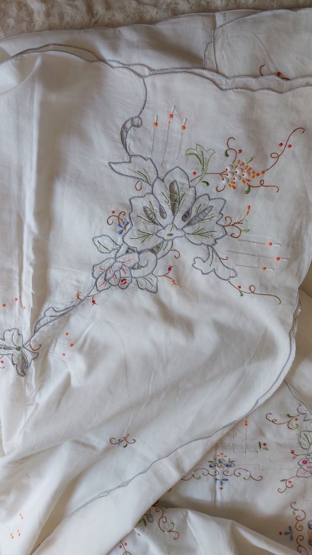 Mantel bordado de lino blanco 10 serviettas