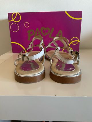 Sandalias Paola Plata/Blanco.