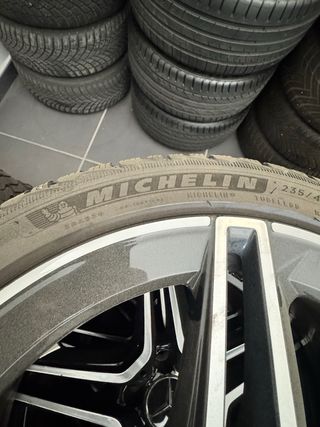 4 Neumaticos 235/40/18 Mercedes
