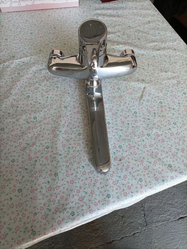 Grifería cocina pared mando gerantologic