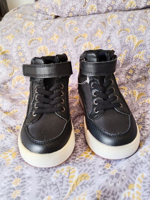 Zapatillas negras niño numero 25