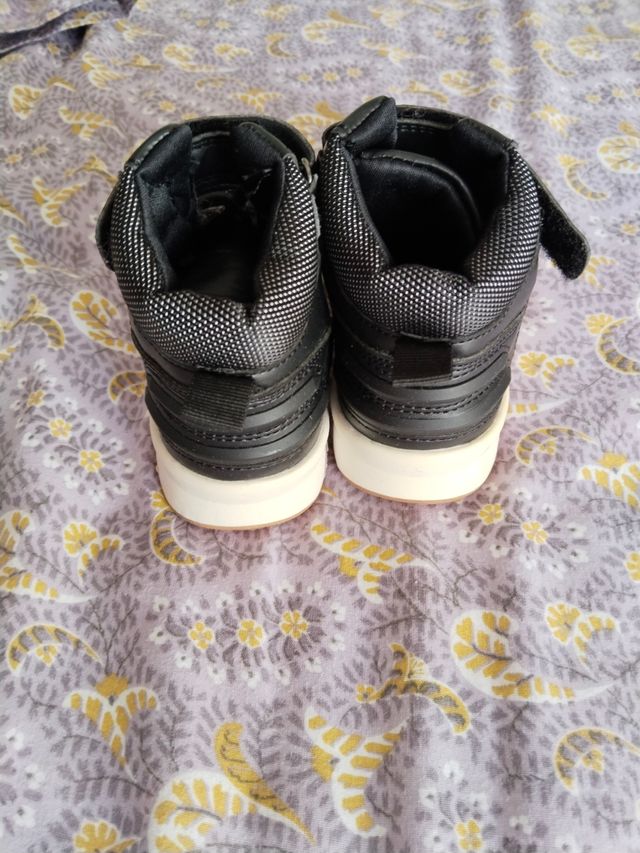 Zapatillas negras niño numero 25