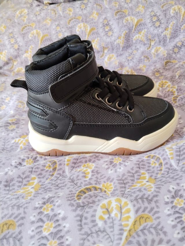 Zapatillas negras niño numero 25