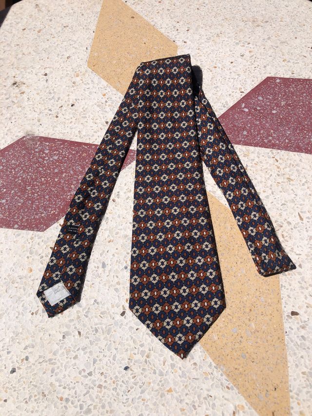 Corbata azul, blanco y marrón
