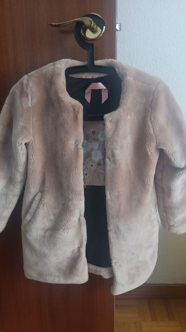 Abrigo Zara niña talla 9 beige