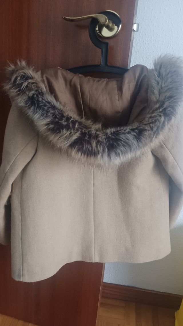 Abrigo Zara niña talla 9 beige
