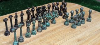 Scacchi antichi in metallo - 32 pezzi