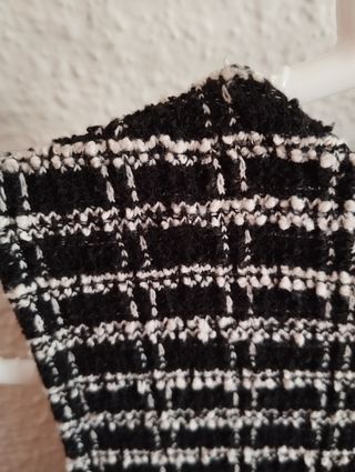 Peto blanco y negro sin mangas