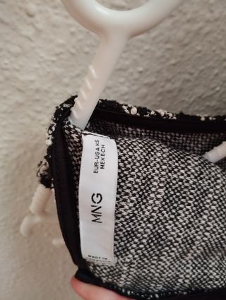 Peto blanco y negro sin mangas