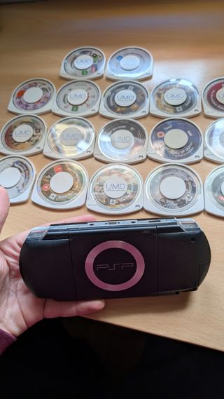 PSP 1004 negra + juegos