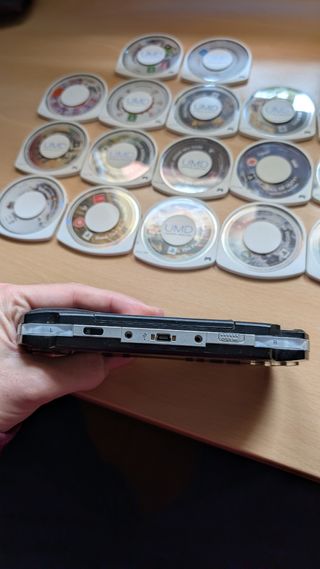 PSP 1004 negra + juegos