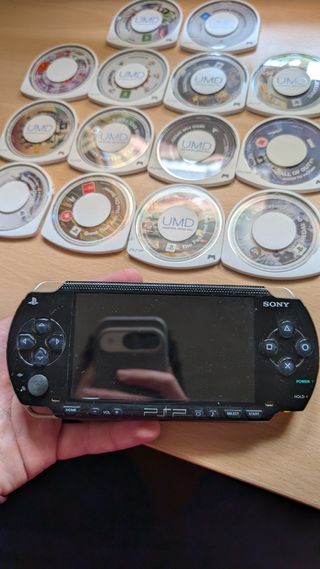 PSP 1004 negra + juegos
