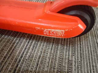 Patinete Globber rojo infantil