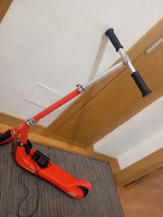 Patinete Globber rojo infantil