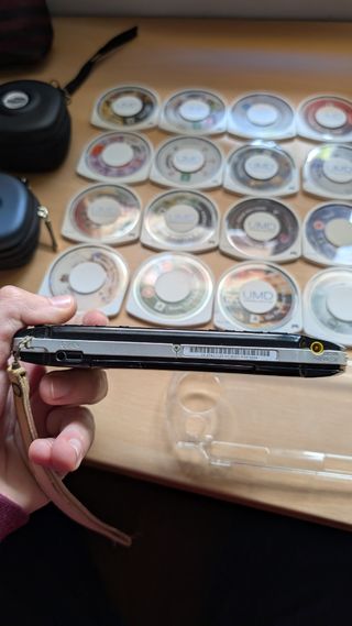 PSP 3004 negra + 17 juegos