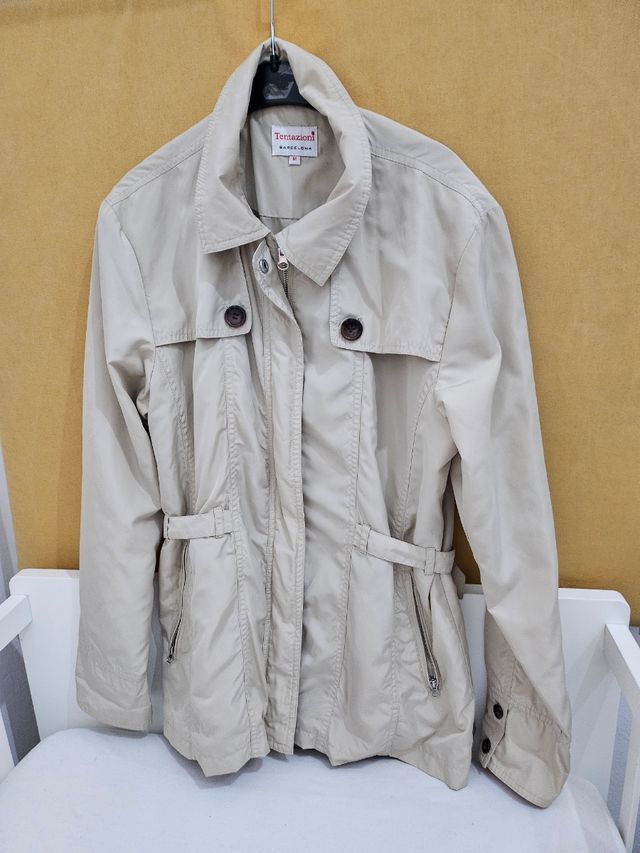 Chaqueta entretiempo color beig