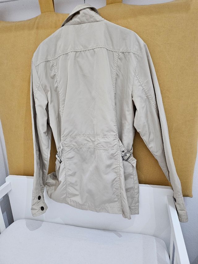Chaqueta entretiempo color beig