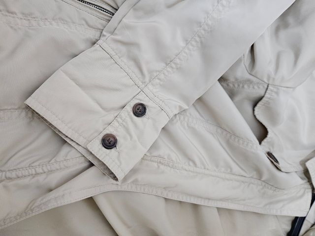 Chaqueta entretiempo color beig