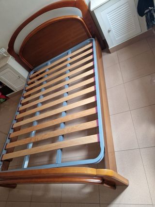 Cama de madera maciza y somier