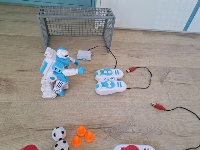 Robots futbol teledirigidos SoccerB