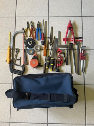 Maleta y herramientas Varias. 
