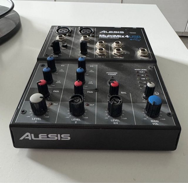 Mesa de sonido ALESIS