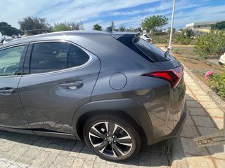 Lexus UX 2023