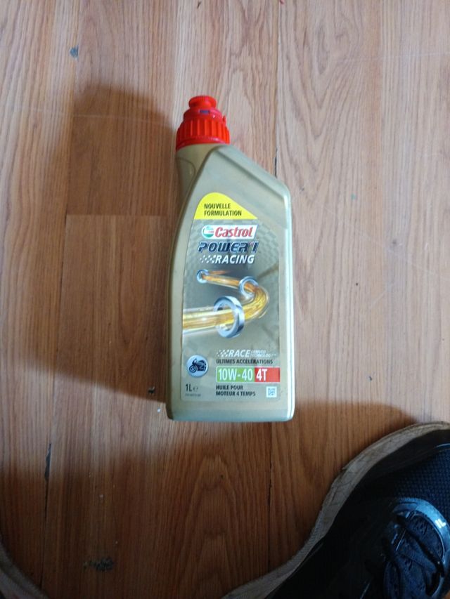 Olio Castrol Power1 Racing 10W-40 4T