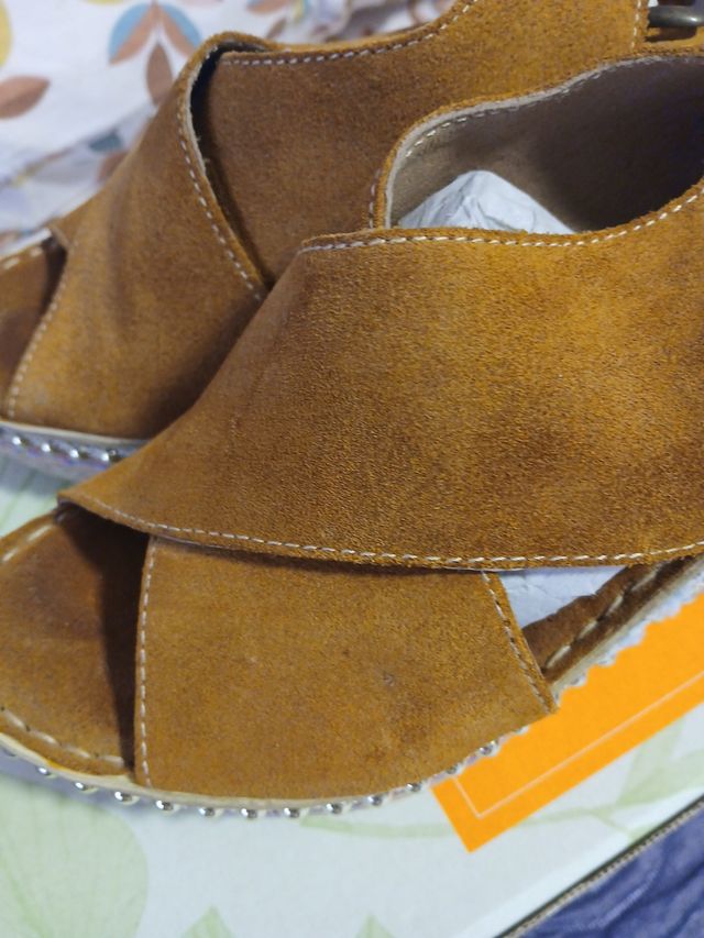 Zapatos cuña marrón