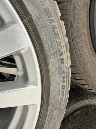 Llantas + Neu Bridgestone 245/40R18 93V