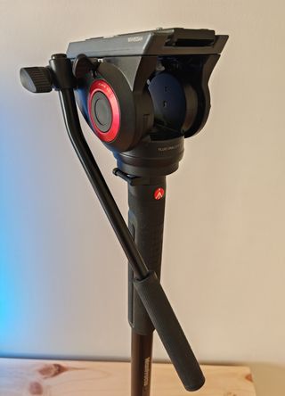 Manfrotto monopie MVMXPROA4 y rotula MVH500AH