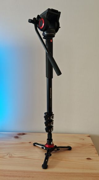 Manfrotto monopie MVMXPROA4 y rotula MVH500AH