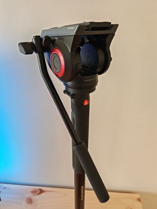 Manfrotto monopie MVMXPROA4 y rotula MVH500AH