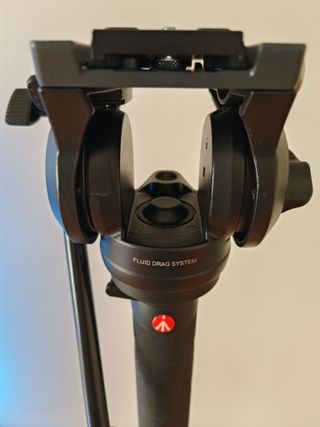 Manfrotto monopie MVMXPROA4 y rotula MVH500AH