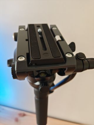 Manfrotto monopie MVMXPROA4 y rotula MVH500AH