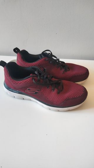 Zapatillas Skechers color granate