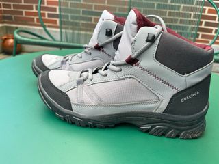 Botas trekking Quechua grises
Perfectas 1 solo uso